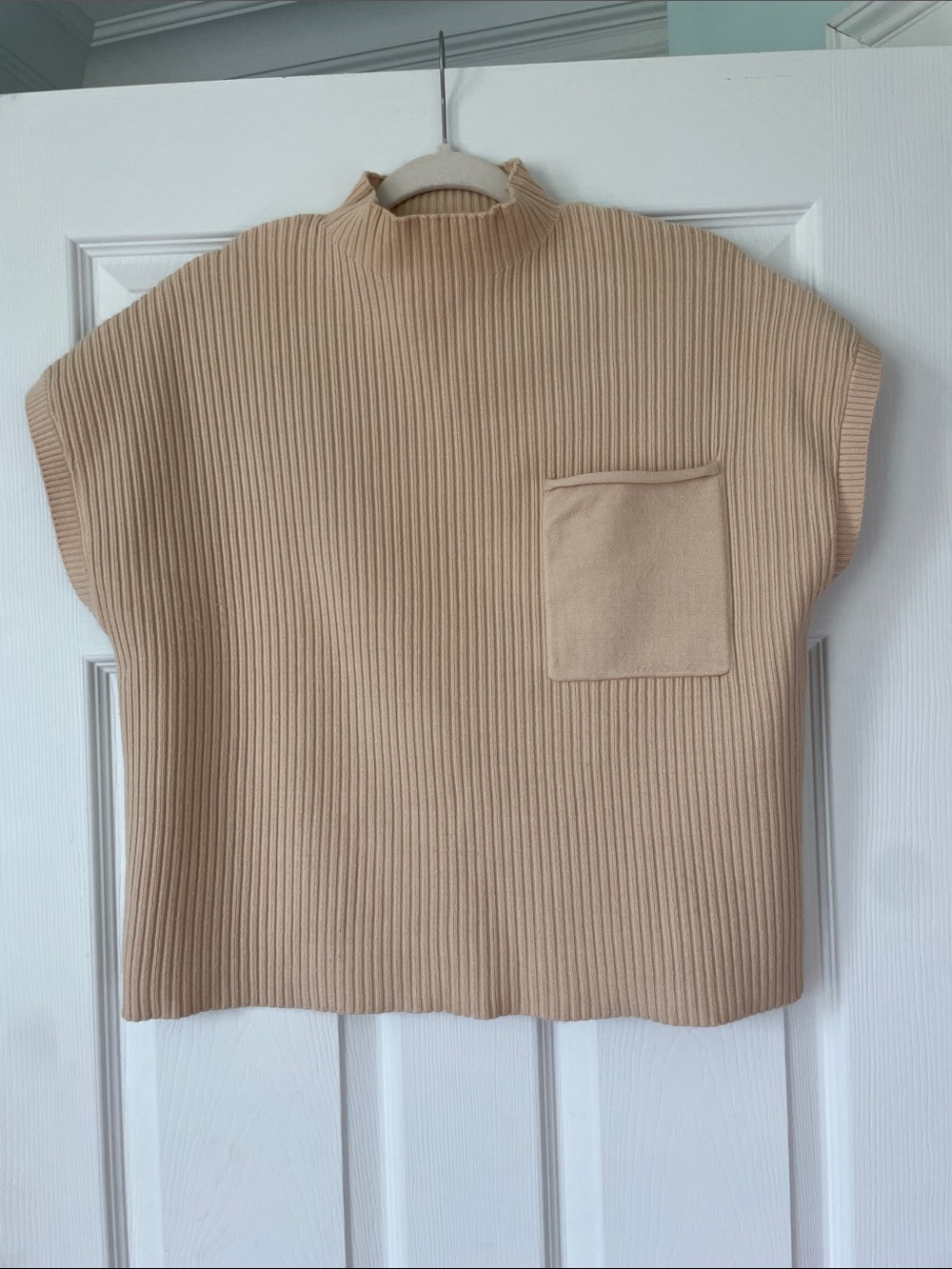 Ribbed Sleeveless Sweater in Light Beige L
